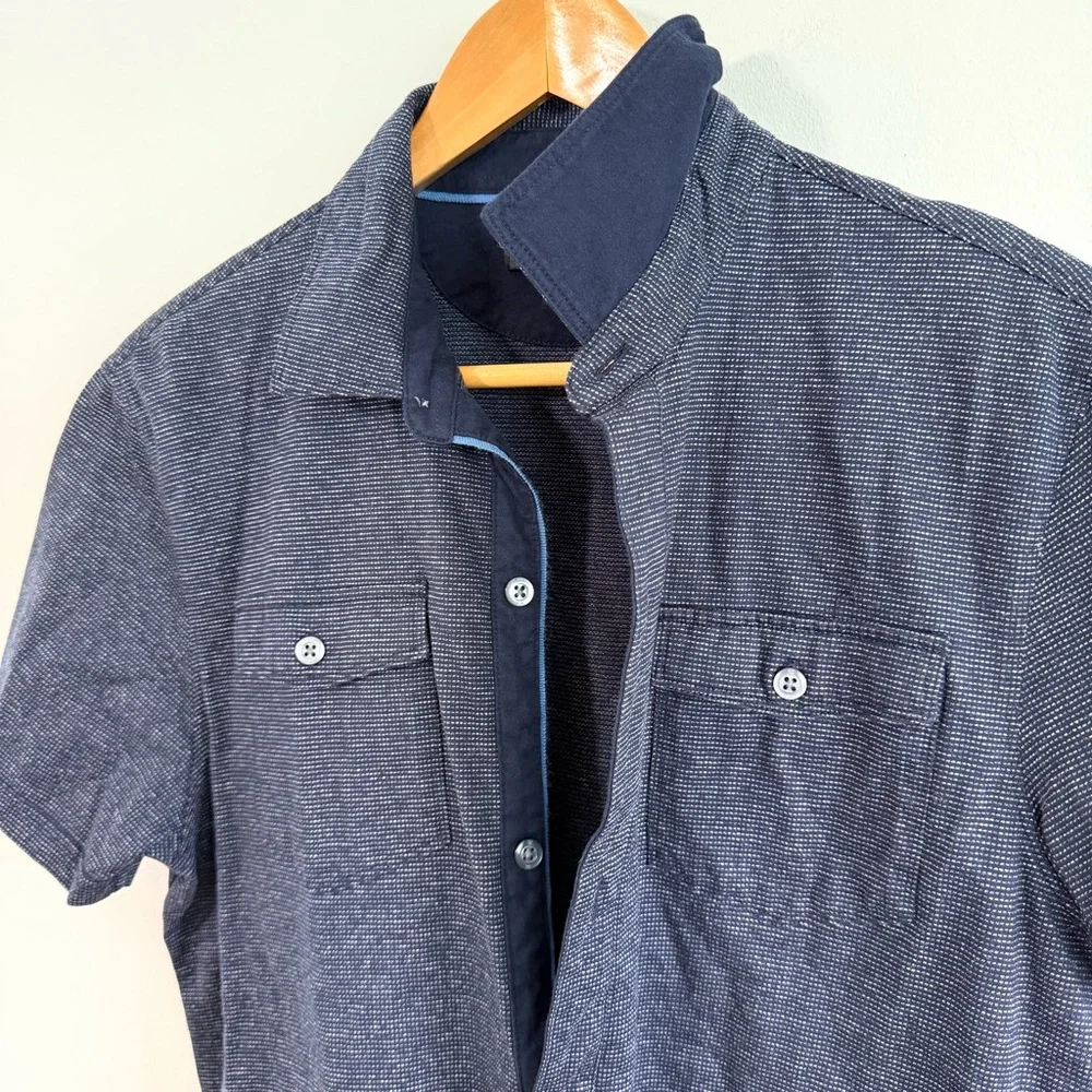 Banana Republic Luxury Touch Button Blue Short Sleeve Shirt Men’s Size Large